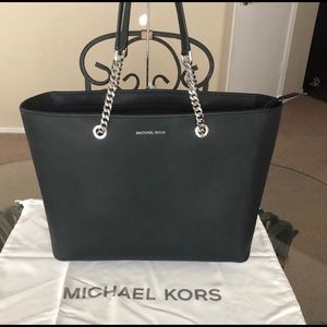 Michael Kors Jet Set Chain Tote 🆕